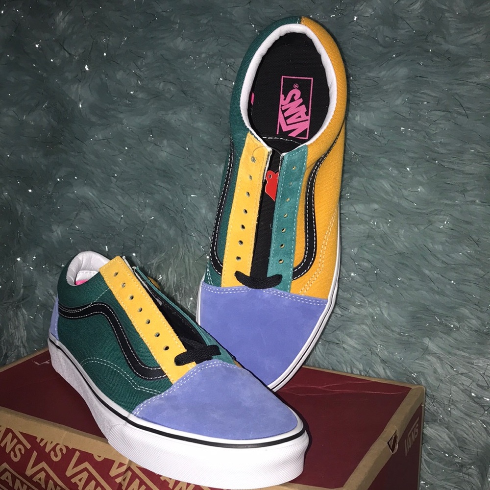 AUTHENTIC OLD SKOOL VANS